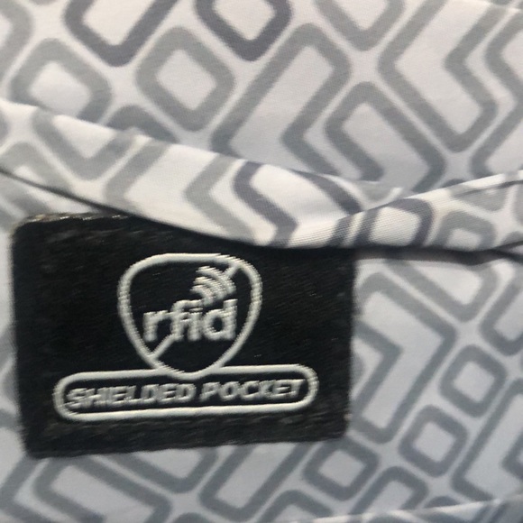 Travelon brand crossbody bag, great for travel and every day use! - Picture 15 of 16